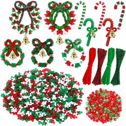 UPINS 2000-teiliges Weihnachtsperlen-Ornament-Set, Weihnachtsperlen in Rot, Grün und Weiß, dreifarbig, Kunststoffperlen, Pfeifenreiniger, goldene Glöckchen zum Aufhängen am Weihnachtsbaum
