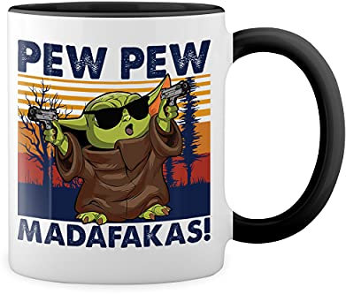 Pew Pew Madafakas Yoda with Gun Vintage Weiße Tasse Mug mit schwarzen Felgen & Griff