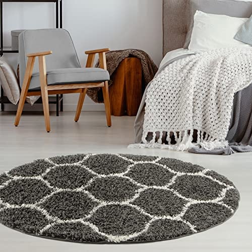 THE RUGS Shaggy Rug – Modern Moroccan Design Rugs for Living Room, Bedroom, Hallway, 3 cm Thick Area Rugs, (Trellis Dark Grey/Ivory, 120cm Round)