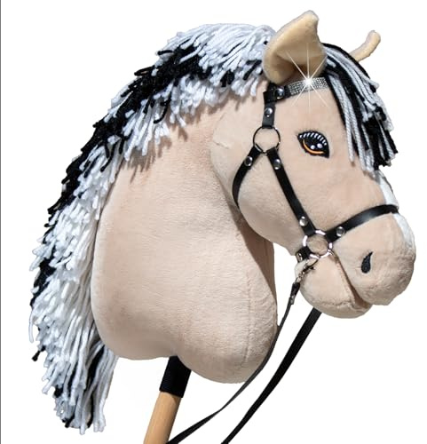 Hobby Horse Land Fjord A3 – Steckenpferd Beige mit Glitzer-Trense | Komplette Trense mit glitzerndem Stirnband inklusive. Schwarz-weiße Mähne. Realistische Optik. Ab 5 Jahren.