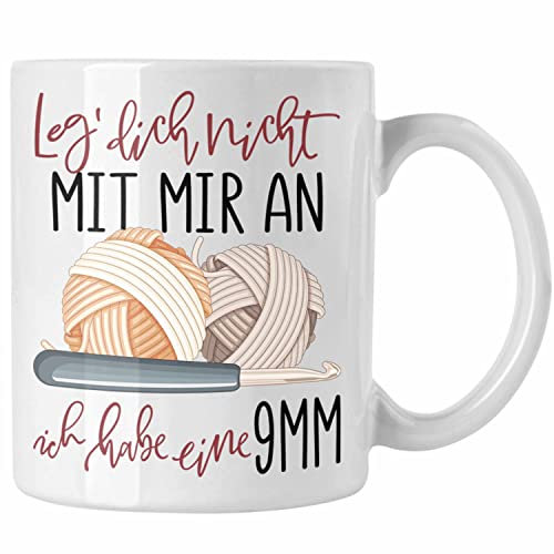 Trendation - Stricken Tasse Geschenk Häckeln Leg Dich Nicht Mit Mir an Ich Habe Eine 9mm Geschenkide Oma (Weiß)