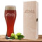 Weizenglas 'Papa ist der Beste' inkl. Geschenkbox aus Holz, Bierglas 0,5 Liter mit Laser-Gravur auf Glas und Holzbox, Geschenk zum Vatertag, Geburtstag, Weihnachten - Motiv Zweig Papa ist der Beste