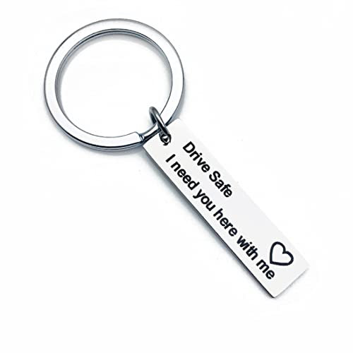 Androxeda Schlüsselanhänger mit Gravur–Drive Safe I Need You here with me – Auto Schutzengel Lieblingsmensch Paare Männer Frauen (Silber)