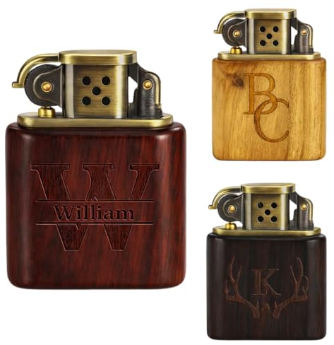Personalisiertes Gravur Feuerzeug mit Initialen und Namen - Personalisiert Geschenk für Männer - Monogrammgravur Trauzeugenfeuerzeug mit Etui für Papa Ehemann Messingfeuerzeug Trauzeugen-Feuerzeug