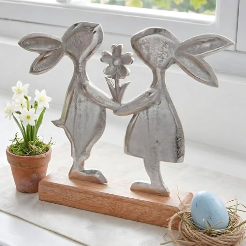 Dekoleidenschaft Osterfiguren Hasenpaar mit Blumen Osterhasen aus Aluminium, Silber mit Antik Finish, 24x20 cm, Osterdeko, Deko Figur