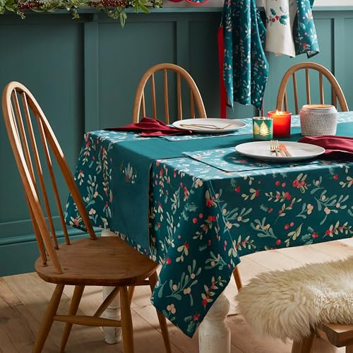Catherine Lansfield Christmas Holly and Mistletoe Cotton 137x178 cm Table Cloth Green