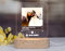 Made in Gift Lámpara de Metacrilato Personalizada en Varios Diseños de Placa con Foto, Texto y Nombres de Base de Madera con Iluminación LED Luz Blanca y Cable USB como Regalo Original (Spotify)