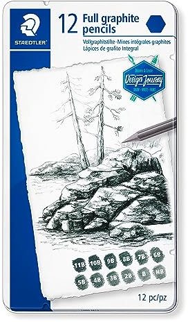 STAEDTLER Vollgraphitstifte Design Journey, glänzende Schattierungen in verschiedenen Grautönen, 12 hochwertige Vollgraphitstifte in sortierten Härtegraden im Metalletui, 100G M12