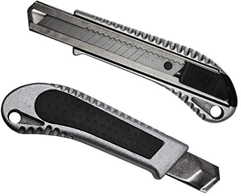 HELO 50 x Profi Cuttermesser Teppichmesser Set aus Aluminium mit 18 mm breiter Abbrechklinge, Klingenführung aus Metall, ergonomisch geformter Anti-Rutsch Gummi Griff - Farbe: Silber