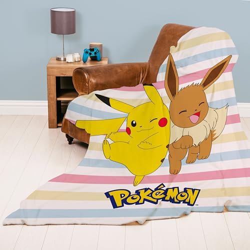 Familando Große Kuscheldecke Pokemon Decke flauschig · Bunte Fleece-Decke 150 x 200 cm aus 100% Polyester · Motiv mit Pikachu und Evoli · Tagesdecke für Kinder