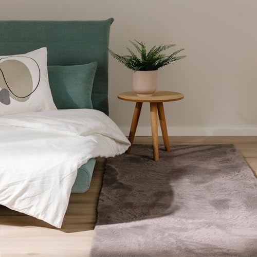 benuta Basic Kunstfaser Fellteppich Furry - Grau 70x200 cm - Weicher Wohnzimmerteppich - Anti-Rutsch-Rückseite - Waschbar - Für Fußbodenheizung geeignet