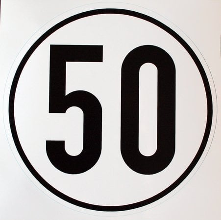 Unbekannt Geschwindigkeitsschild 50 km/h, Hinweisschild für Kraftfahrzeuge (zulässige Höchstgeschwindigkeit), ALU geprägt, Ø 200 mm, zur Anbringung an das Fahrzeug 50 km/h