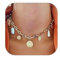 Calkrer 14K-Gold-Charm-Halskette für Damen: Filigrane Gold-Charm-Halskette. Diese Halskette zeichnet sich durch trendy Anhänger wie Muscheln, Sternfische.
