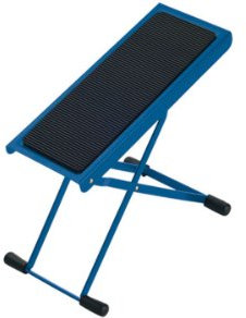K&M 14670 Gitarrenfußbank blau