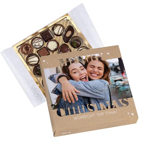 Herz & Heim® Personalisierte Pralinenschachtel zu Weihnachten – Fotopralinen als Geschenk – 100g edle Pralinen mit Foto und Wunschtext – Fotoschokolade mit Weihnachtsmotiven (100 g, Merry Christmas)