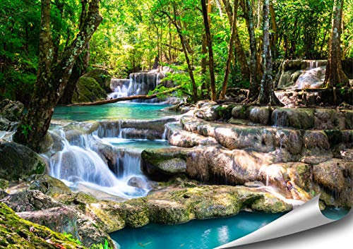 4FINO Tropischer Wasserfall Poster | Zauberhafter Wasserfall | Sonne | Wald | Thailand | Bilder Natur Foto | Dekoration Wohnzimmer Schlafzimmer Küche | Ohne Rahmen (Mehrfarbig, 70 cm x 50 cm)