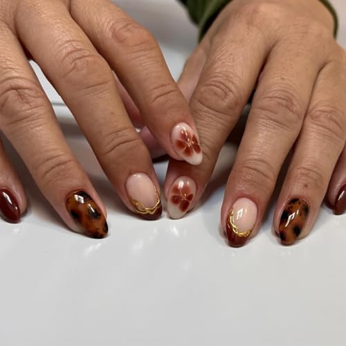 Nymora Press on Nails & Künstliche Nägel zum Aufkleben – 24 Stück Kurze Mandelform, Braun Blumen Aura Herbst Design mit 3D Gold Streifen, Inklusive Nagelkleber & Feile