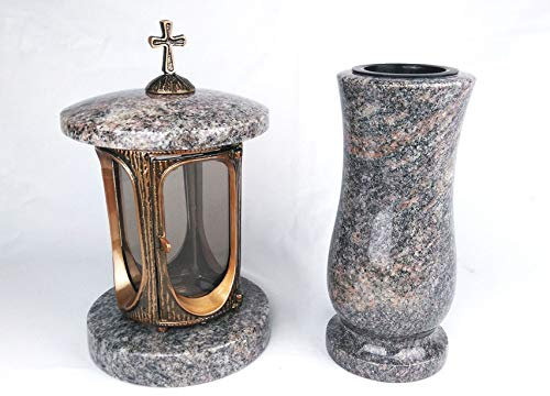 designgrab Grablampe aus messingfarbenem Aluminium in Antikoptik mit Kreuz und Grabvase in Granit Himalaya