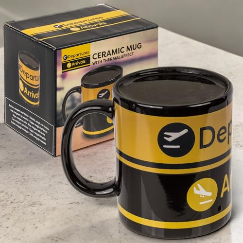 MIJOMA Zauberhafter Kaffeebecher Flughafen | Wärmeempfindliches Steingut | Füllmenge 300 ml | Magisches Design mit Departures & Arrivals