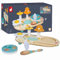 Janod - Pure Musiktisch mit 5 Funktionen - Kinder Spieltisch aus Holz - Musikalisches Holzspielzeug - Mit Zimbel, Glocke, Waschbrett und Tamburin - Baby Spielzeug ab 1 Jahr, J05164