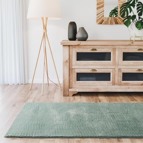 Interiyou Fargo - Teppich Wohnzimmer 70x200 cm Grün - Kurzflor Waschbar und rutschfest - Flauschiger Fellteppich aus Kunstfell - weicher Langflor Fell
