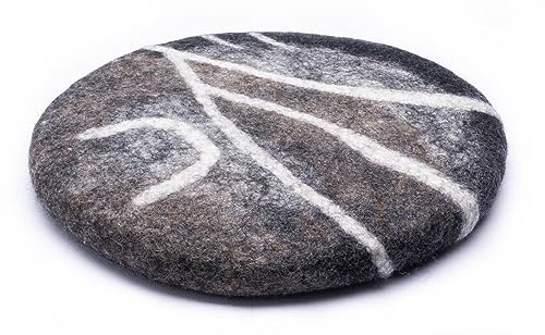 feelz Filzkissen Sitzkissen rund, oval oder spitz Kieselstein Filz grau Natur 100% Wolle 35 cm Höhe 2 cm Handarbeit (rund)