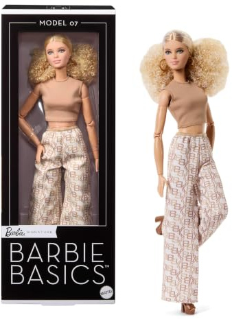 Barbie Signature - Barbie Basics Modello 07, bambola da collezione con capelli biondi e pantaloni con stampa bianca, vestibilità universale e corpo snodato, JJX26