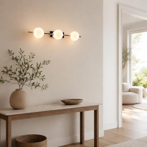 Alpinaluz Wandleuchte mit 3 Glaskugeln G9 verchromtes Metall | Lineare Lampe aus Opalglas und verchromtem Stahl, modern nordisch-minimalistisch für Wohnzimmer, Schlafzimmer, Flur und Diele
