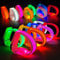 M.best 32 Stück LED Light Up Armbänder Glühen blinkende Armbänder Glühen in der dunklen Partyzubehör für Hochzeit,Raves,Konzert,Camping,Sportereignisse,Party