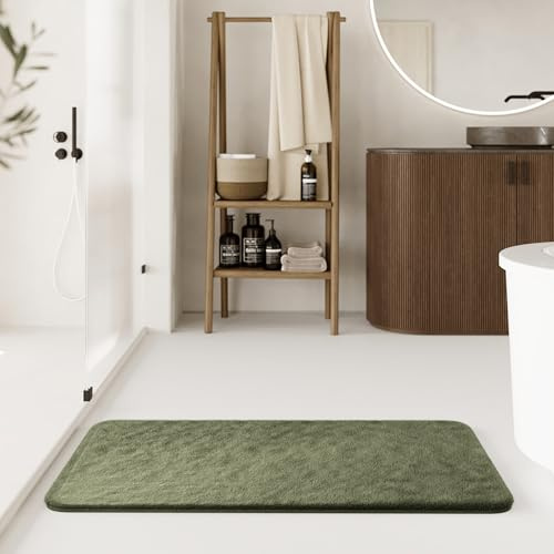 WECONhome Basics Emil Badteppich, 70 x 120 cm, Oliv grün | eleganter Badteppich, rutschfest, waschbar und super weich, Ideal für ein modernes Bad