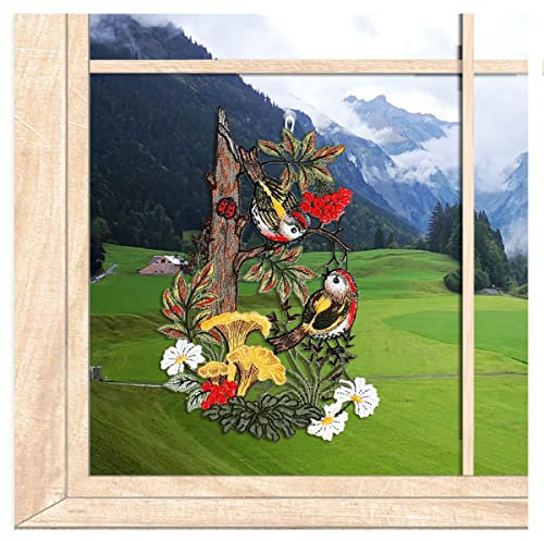 atelier alles-Spitze Gesticktes Fensterbild Vögel am Baumstumpf Fensterdekoration aus Farbiger Vogtländischer Luftspitze | Wiederverwendbares Waldmotiv | BxH: 22 x 32 cm