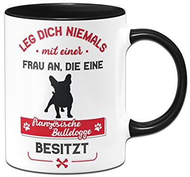 Tassenbrennerei Original - Hunde Tasse mit Spruch Leg dich niemals mit einer Frau an, die eine Französiche Bulldogge besitzt - Kaffeetasse lustig (Schwarz, Französiche Bulldogge)