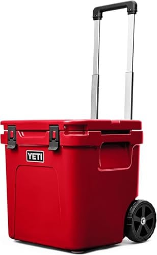 YETI Roadie 48 - Nevera con ruedas, enfriador duro aislado, rojo rescate