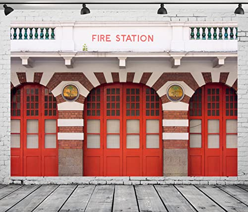 CORFOTO 7x5ft Stoff-moderner Feuerwehr-Hintergrund Historischer roter Gebäude-Feuerwehr-Eingang-Fotografie-Hintergrund für Kinder Feuerwehr-Geburtstagsfeier-Dekorationen Feuerwehr-Fotokabine