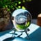 H&D HYALINE & DORA Presse-papier en verre avec boule de cristal galaxie 3D 6,1 cm avec support argenté pour décoration de la maison