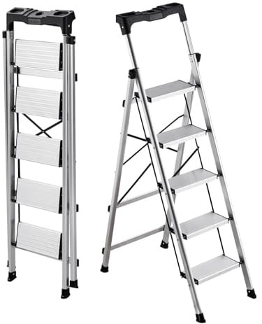 VEVOR Scaletta Pieghevole Salvaspazio con 5 Gradini con Ampio Pedale Antiscivolo e Impugnatura Comoda, Scala a Pioli Portatile in Alluminio con Capacità di 150 kg, Multiuso per Cucina, Magazzino