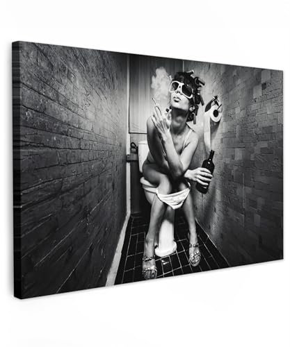 MuchoWow© Leinwand 60x40 cm Deko Schlafzimmer Aesthetic Leinwandbilder Wohnzimmer Gemälde Foto Geschenk Living Room Decoration Frau - Toilette - WC - Schwarz und Weiß - Porträt