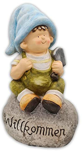 Wichtelstube-Kollektion XXL Gartenfigur Tom als Gärtner auf Stein mit Wilkommen Schriftzug 46cm Wetterfest MGO Dekofigur Outdoor Gartendeko Einganstür Deko