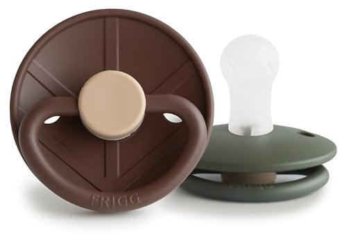 FRIGG Little Viking Silikon Schnuller | 2'er Packung | Silikon Sauger | BPA-Frei | Hergestellt in Dänemark | Symmetrischer Sauger in Kirschform | (Cocoa/Olive, Größe 1 (0-6 Monate))
