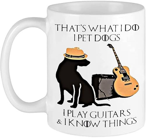 Tasse à café humoristique avec inscription « That is what I do I pet dogs I play Guitars and I know things » - Cadeau d'anniversaire unique pour maman, papa, petit ami, petite amie, tasse à thé, blanc