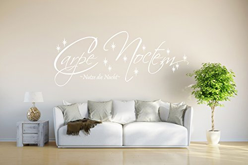 INDIGOS UG - Wandtattoo Wohnzimmer - Wandaufkleber Carpe Noctem - weiß - 120x48 cm - Aufkleber Kinderzimmer Schlafzimmer Küche Badezimmer Büro Dekoration