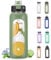 BLUEGO 700ML Bouteille d'eau en Verre avec Poignée et Paille Bouteille d'hydratation avec Manchon en Silicone et Marquage du Temps Gourde de Motivation pour Gym Sport Extérieur Anti-fuite, Olive