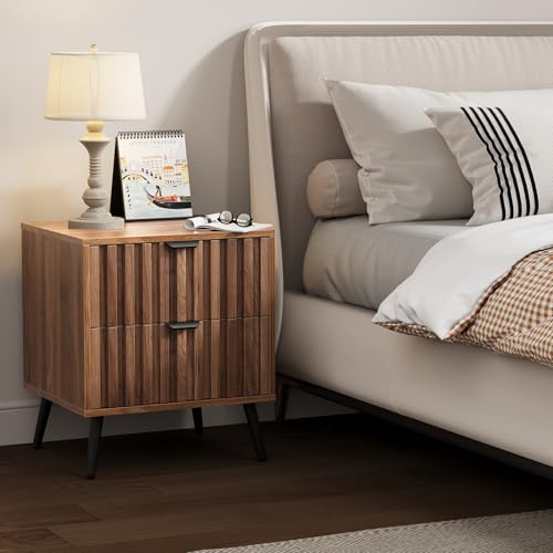 Nussbaum Nachttisch geriffelter, Mitte des Jahrhunderts, moderner, nahtlose Lattenschublade, Metallbeine, Schlafzimmer