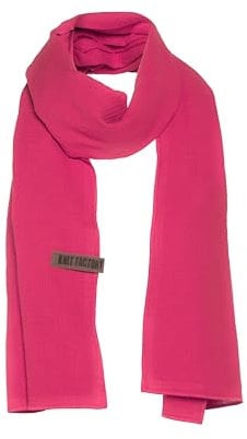 Knit Facory - Liv Schal - Fein Gewebter Damen Schal - Luftiger Musselinschal - Für Frühling und Sommer - 100% Bio-Baumwolle - Fuchsia