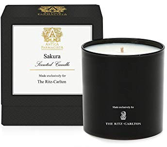 The Ritz-Carlton Duftkerze Sakura von Antica Farmacista – Noten von Kirschblüten, Amber und weißem Moschus – 255 g