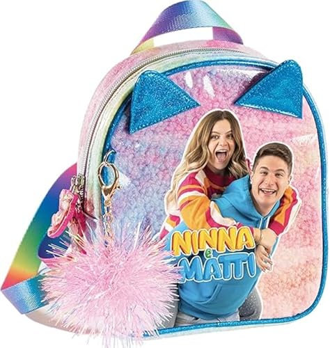PRESTIGE & DELUXE Rucksack Ninna und Matti Rainbow mit Bommel für Mädchen - Maße: 18 x 8 x 23 cm für die Freizeit + Schlüsselanhänger mit Pailletten und Kugelschreiber mehrfarbig