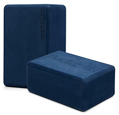 Manduka Yoga-Block – recycelter EVA-Schaumblock mit ergonomischer Unterstützung, Yoga-Ausrüstung, Heim-Fitness-Zubehör und Pilates-Werkzeug, leicht für Reisen, Workout-Zubehör mit bequemen Kanten