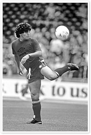 Diego Maradona, 1982 Poster 40 x 60 cm Schwarz-Weiß Wandbilder Wanddeko