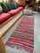 Second Nature Online Festival Langer Flickenteppich, umweltfreundlich, mehrfarbig, gestreift, Fransen, handgewebt mit recycelten Stoffstreifen, 60 cm x 200 cm
