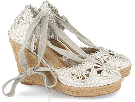 Sandalia Valenciana de Mujer Estilo Vintage con Cuna de Yute, Pala con Tiras Cosidas en Forma de Petalos de Flor y Cordones en el Tobillo. Primavera Verano 2020.. Talla 39 Plata